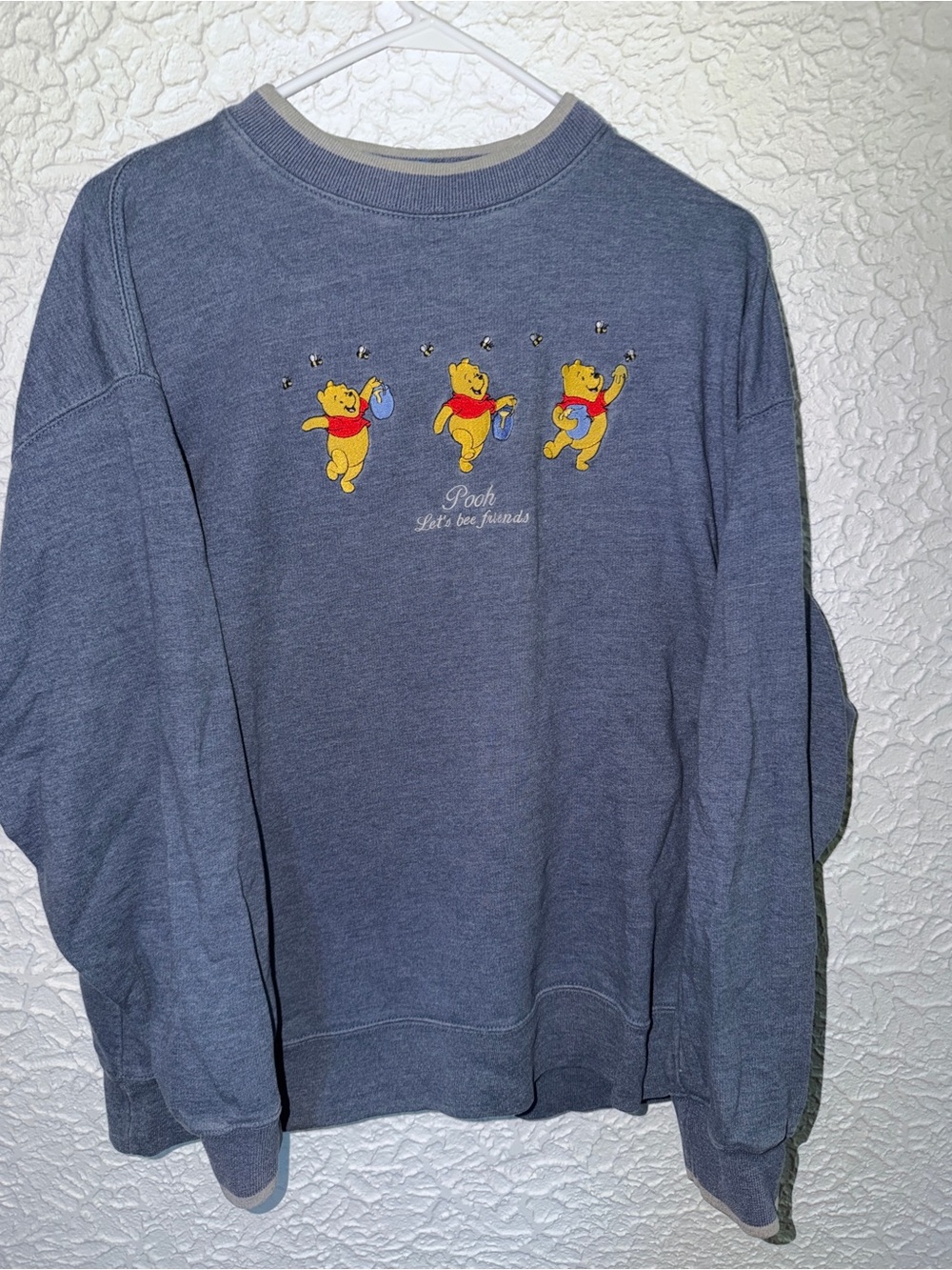 Vintage Disney Pooh Bear Let's Bee Friends Embroidered Sweatshirt Blue Large